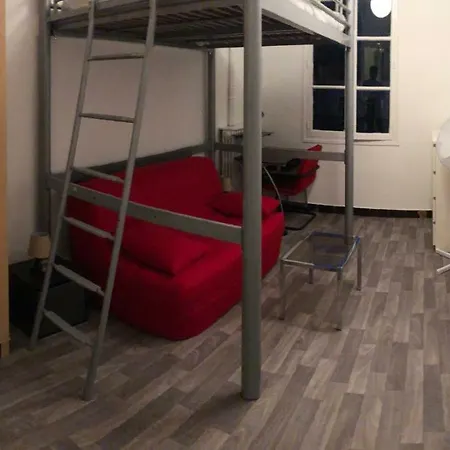 Chambres Loft Partage Centre בית אירוח *