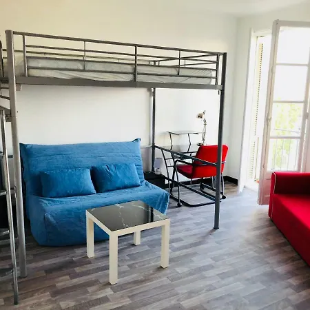 Chambres Loft Partage Centre בית אירוח