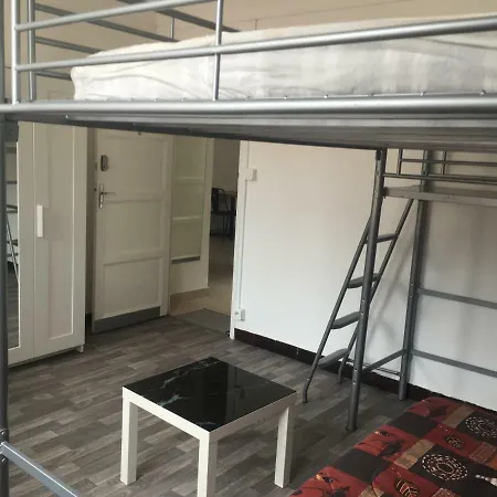 Chambres Loft Partage Centre בית אירוח