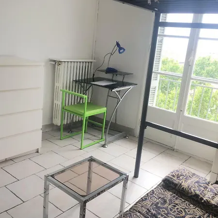 Chambres Loft Partage Centre בית אירוח *