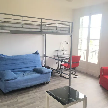 Chambres Loft Partage Centre בית אירוח *
